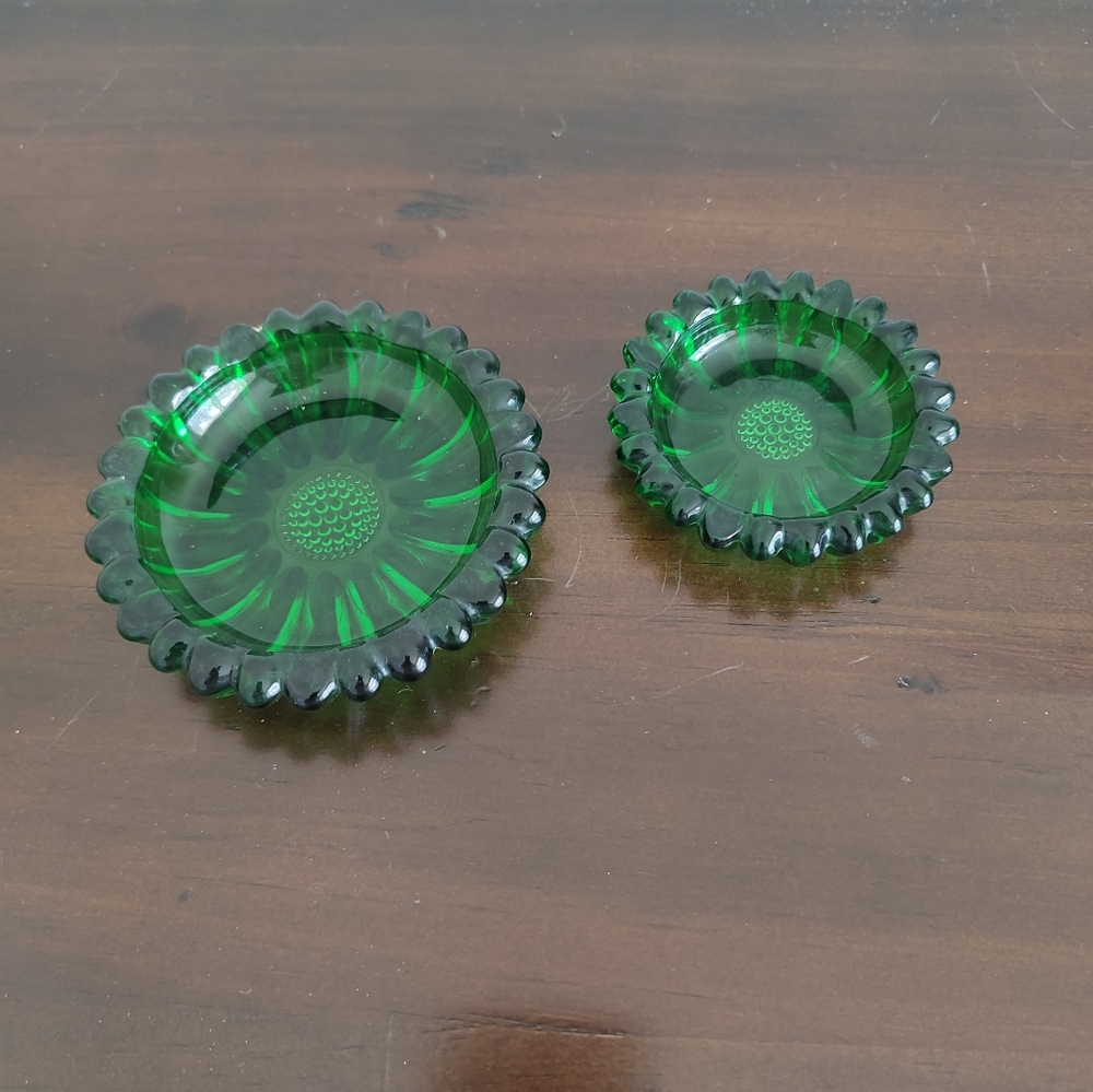 Vintage Hazel Atlas 19602 Daisy Green Glass Ash Tray Set Of Two